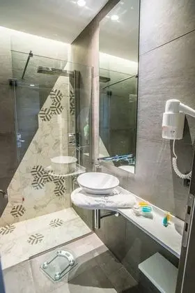 Tek Büyük Yataklı Oda (Lower Ground Floor)
