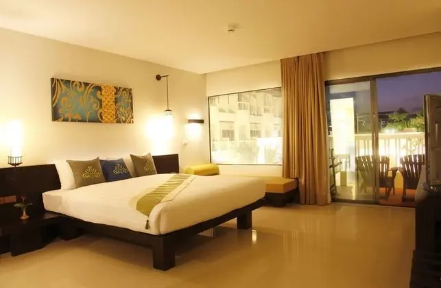 Grand Deluxe Room Pool View