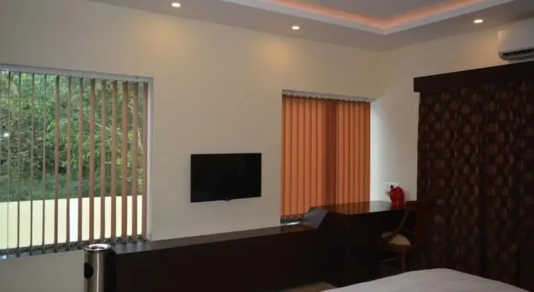Deluxe Oda, Havuz Manzaralı