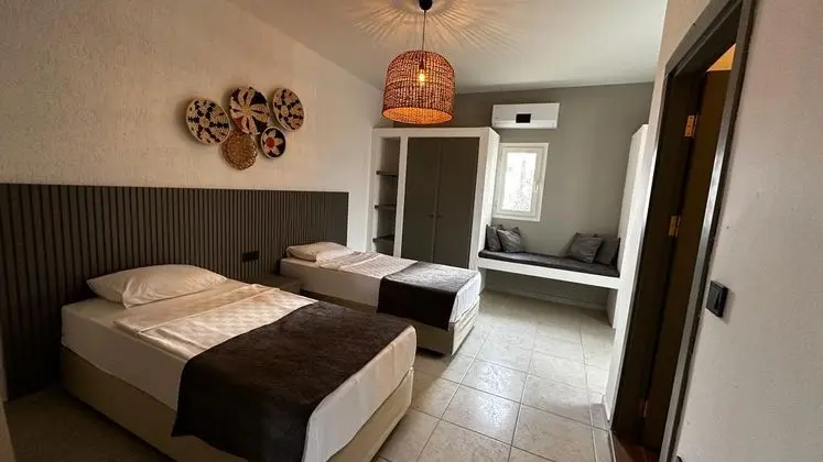 https://images.etstur.com/files/images/hotelImages/TR/53541/l/Paloma-Family-Club-Bitez-Oda-363357.jpg