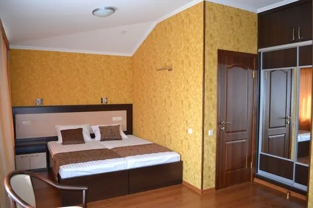 Comfort Tek Büyük veya İki Ayrı Yataklı Oda
