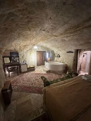 https://images.odamax.com/img/1920x1080/odamax/image/upload/Palomar_Suit_202605181704014_WhatsApp_Image_2026_05_18_at_4_59_42_PM.jpeg