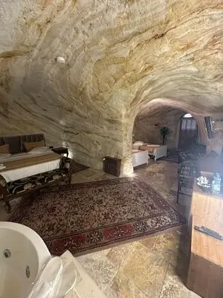 https://images.odamax.com/img/1920x1080/odamax/image/upload/Palomar_Suit_202605181704020_WhatsApp_Image_2026_05_18_at_4_59_39_PM_1_.jpeg