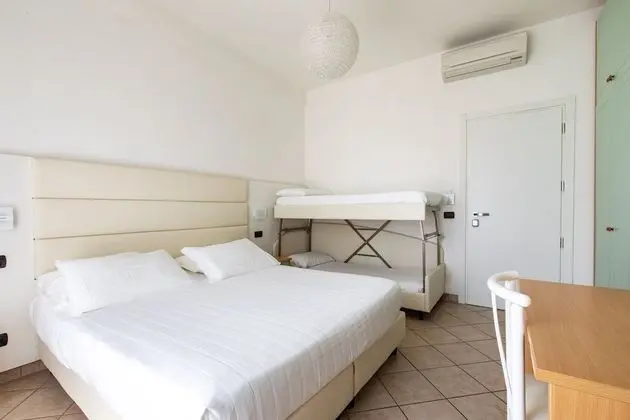 Dört Kişilik Oda, Kısmi Deniz Manzaralı