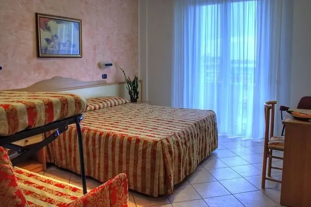 Dört Kişilik Oda, Kısmi Deniz Manzaralı