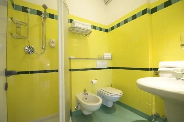 Dört Kişilik Oda, Kısmi Deniz Manzaralı