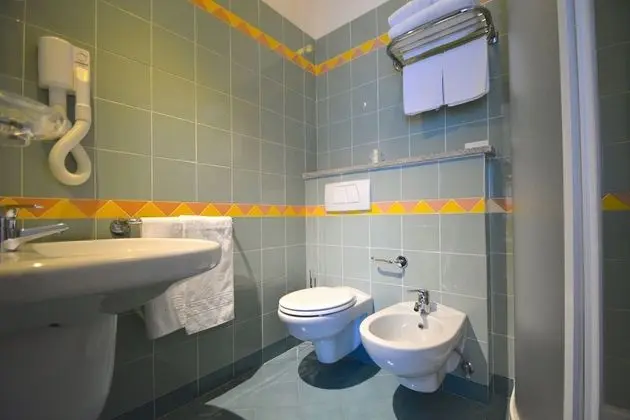 Dört Kişilik Oda, Kısmi Deniz Manzaralı