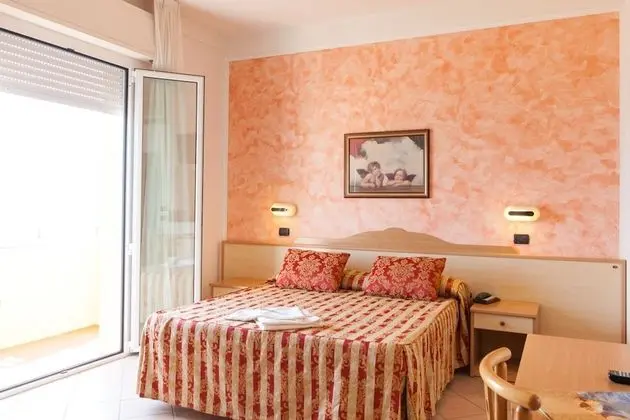 Tek Büyük Yataklı Oda, Kısmi Deniz Manzaralı