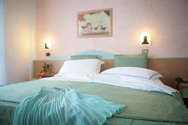 Tek Büyük Yataklı Oda, Kısmi Deniz Manzaralı