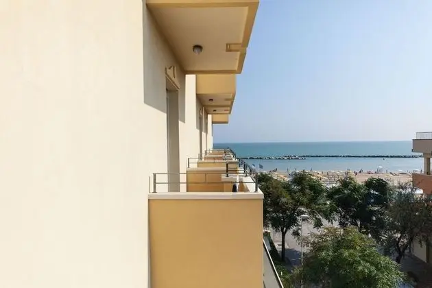 Üç Kişilik Oda, Kısmi Deniz Manzaralı