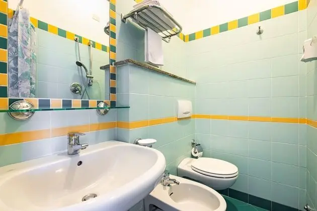 Üç Kişilik Oda, Kısmi Deniz Manzaralı