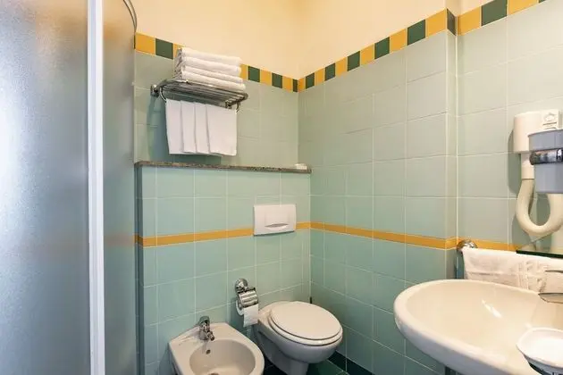 Üç Kişilik Oda, Kısmi Deniz Manzaralı