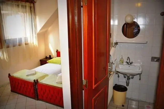 Tek Büyük veya İki Ayrı Yataklı Oda