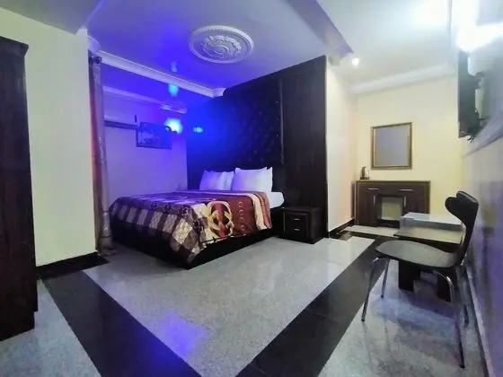 Luxury Oda