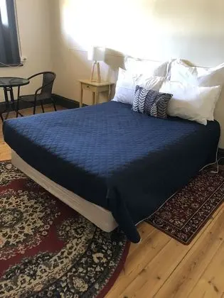 Tek Büyük Yataklı Oda, Ortak Banyo