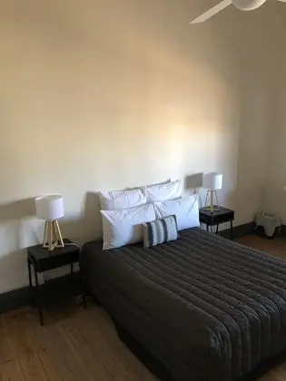 Tek Büyük Yataklı Oda, Ortak Banyo