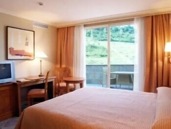 Büyük Yataklı Tek Kişilik Oda