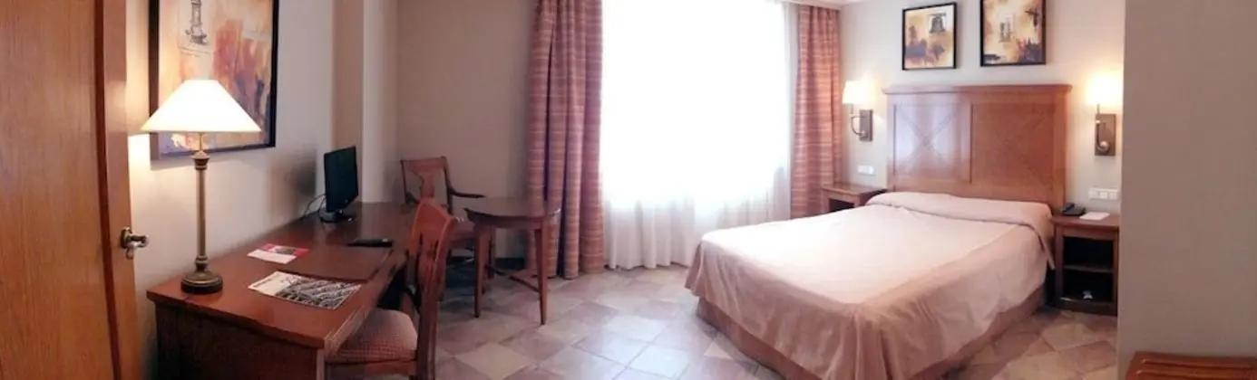 Büyük Yataklı Tek Kişilik Oda