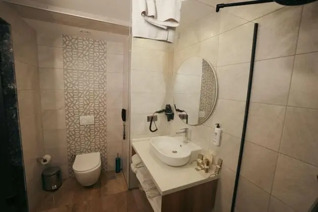 Superior,dağ Veya Havuz Manzaralı,balkonlu