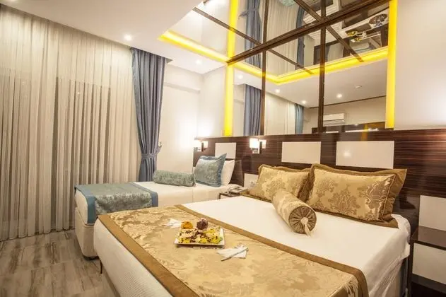 Deluxe Üç Kişilik Oda , Havuz Manzaralı