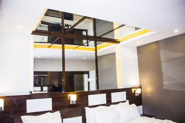 Deluxe Üç Kişilik Oda , Havuz Manzaralı