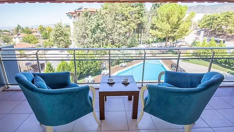 Deluxe Üç Kişilik Oda, 1 Yatak Odası, Sigara İçilmez, Havuz Manzaralı