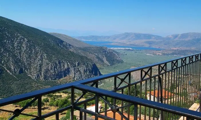 Tek Büyük veya İki Ayrı Yataklı Oda, Deniz Manzaralı