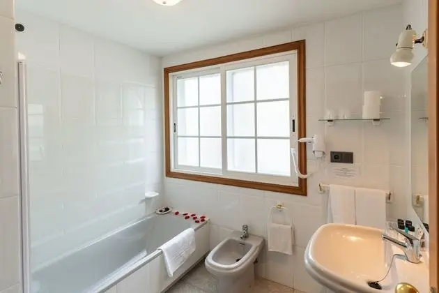 Superior Tek Büyük Yataklı Oda, 1 Çift Kişilik veya 2 Tek Kişilik Yatak, Balkon