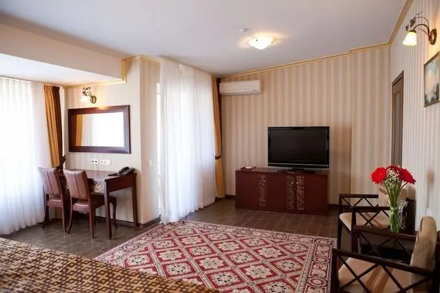 Junior Süit, 1 Çift Kişilik Yatak