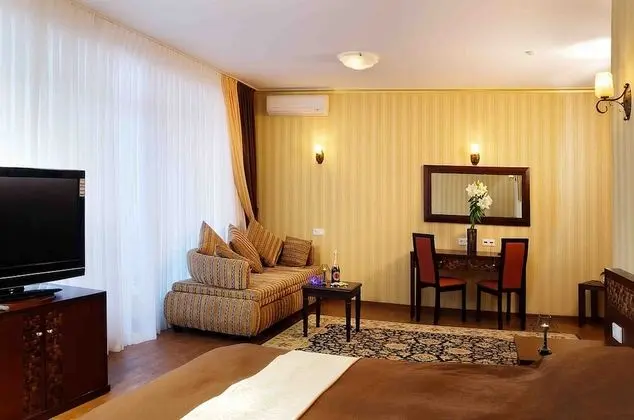 Luxury Oda