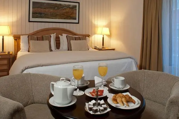 Superior Oda, 1 En Büyük (King) Boy Yatak, Kısmi Göl Manzaralı