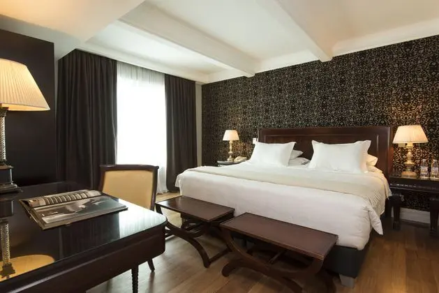 Suit Executive King Bed