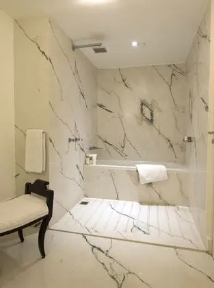Suit Executive King Bed