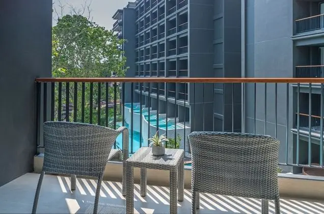 Deluxe Tek Büyük veya İki Ayrı Yataklı Oda, Havuz Manzaralı