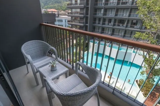 Deluxe Tek Büyük veya İki Ayrı Yataklı Oda, Havuz Manzaralı
