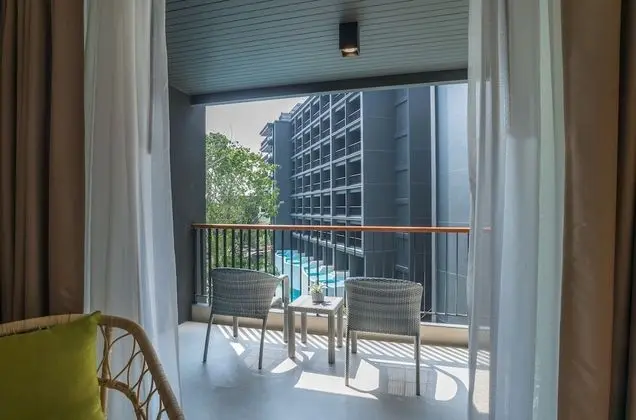 Deluxe Tek Büyük veya İki Ayrı Yataklı Oda, Havuz Manzaralı