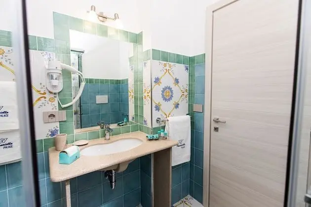 Superior Tek Büyük veya İki Ayrı Yataklı Oda