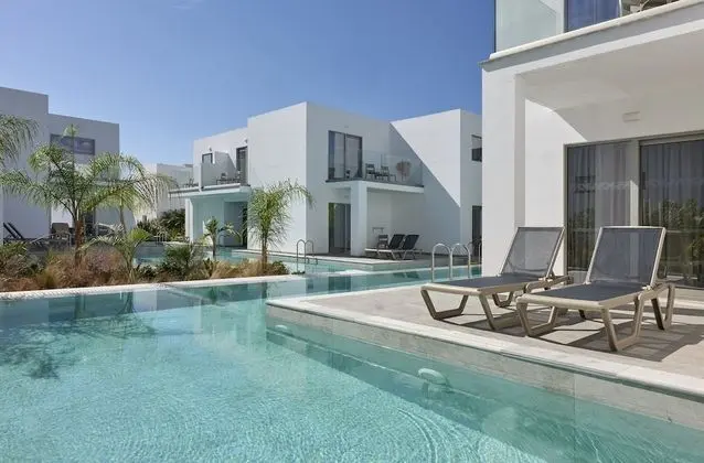 One Bedroom Family Swim up