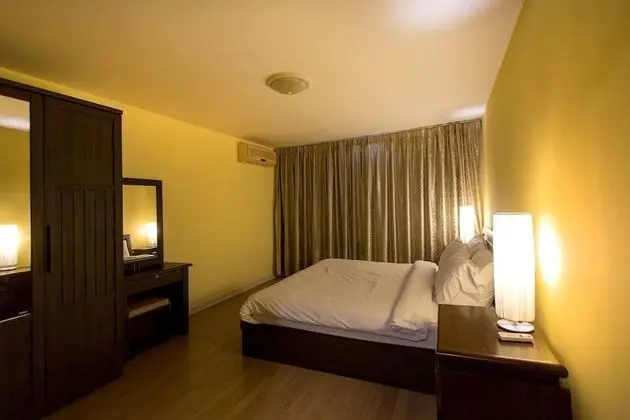 Deluxe Veranda Suite Room