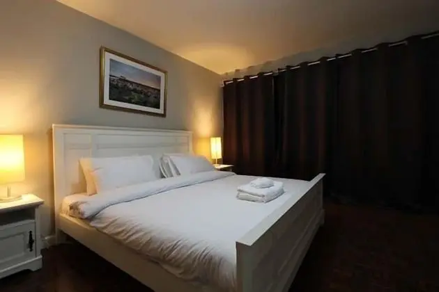 Deluxe Veranda Suite Room