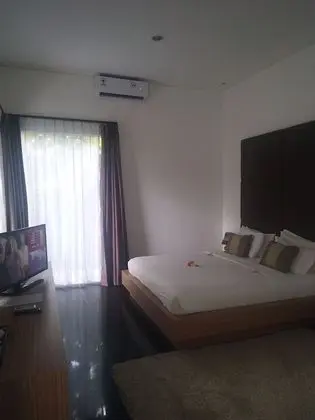Deluxe Tek Büyük Yataklı Oda, 1 Yatak Odası, Havuz Manzaralı