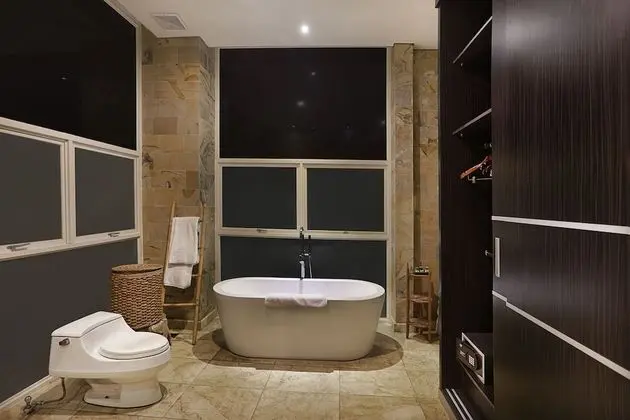 Deluxe Tek Büyük Yataklı Oda, 1 Yatak Odası, Havuz Manzaralı