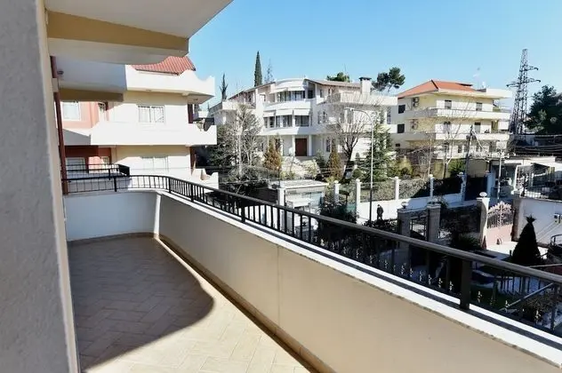 Üç Kişilik Oda, Balkon