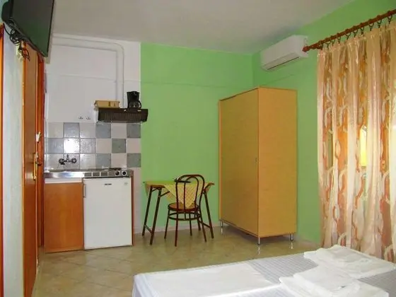 Stüdyo, Bahçe Manzaralı