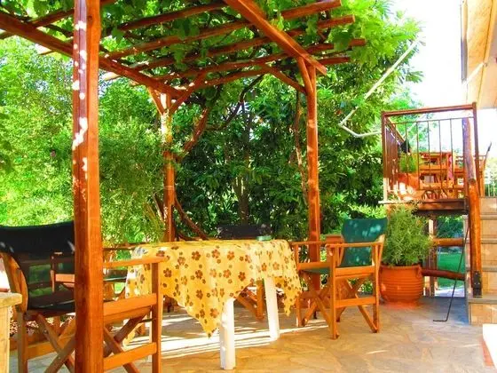 Stüdyo, Bahçe Manzaralı