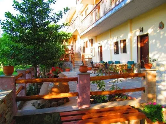 Stüdyo, Bahçe Manzaralı