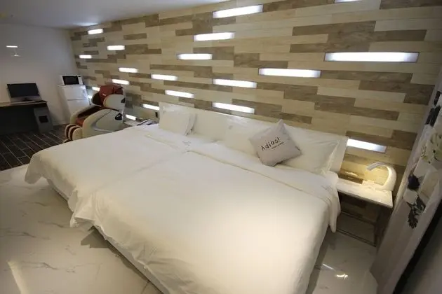 Luxury Oda
