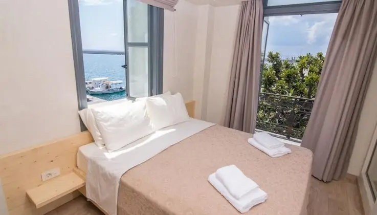 1 Çift Kişilik Veya 2 Tek Kişilik Yatak Deluxe Sea View