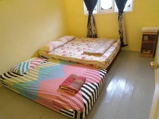 Standard Üç Kişilik Oda (1 Queen Bed & 1 Single Mattress )
