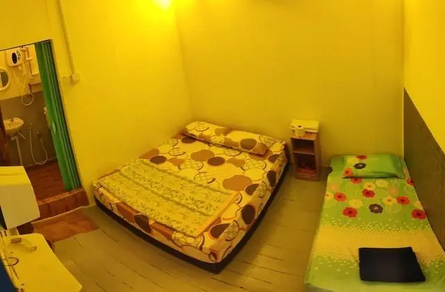 Standard Üç Kişilik Oda (1 Queen Bed & 1 Single Mattress )
